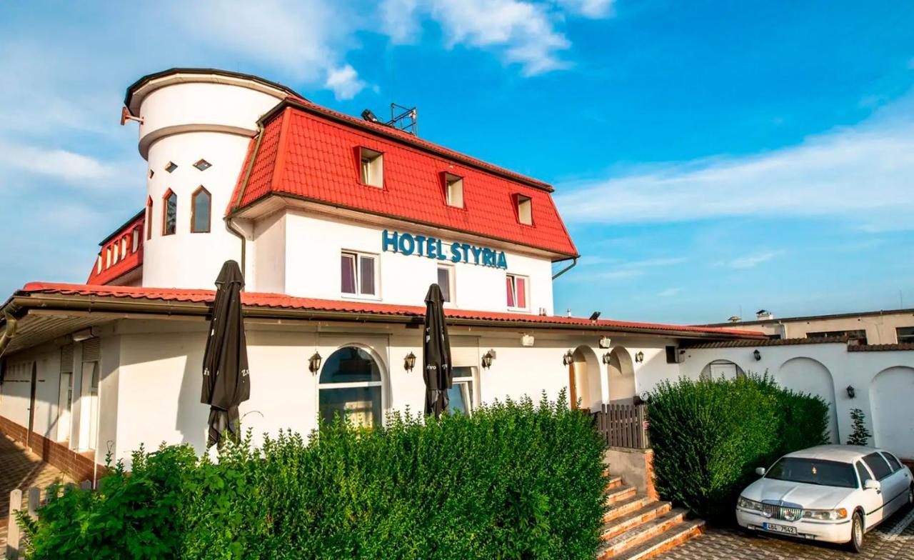 Hotel Styria Chvalovice  Exterior photo