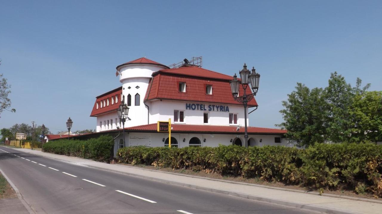 Hotel Styria Chvalovice  Exterior photo