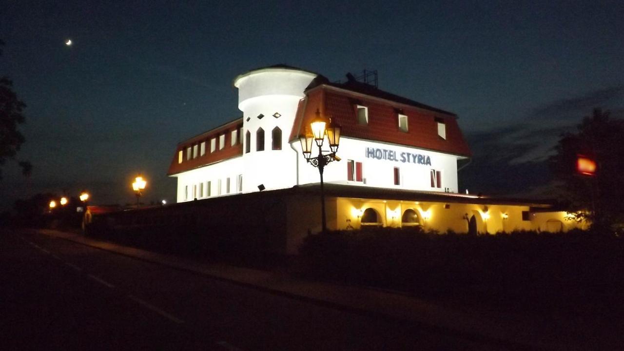 Hotel Styria Chvalovice  Exterior photo